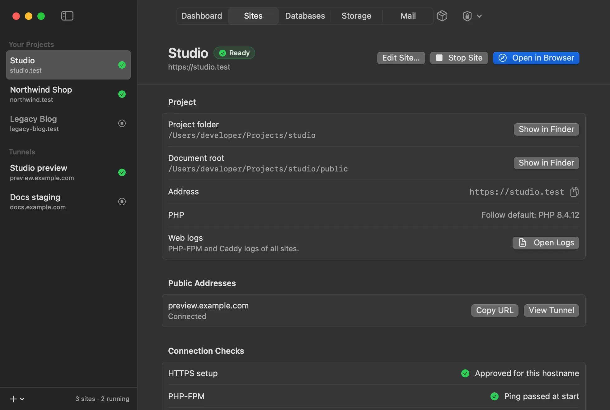 Site page in dark mode with the project folder, document root, address, PHP version, web logs, a public tunnel address, and connection checks